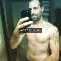 Jones – photo 2
