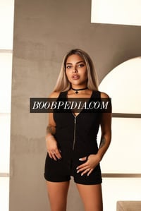 Adel – photo 2