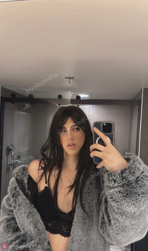 Sofia crossdress