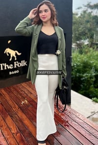 Laura – photo 1