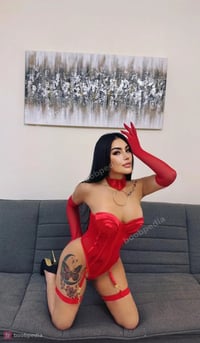 Emily – photo 17