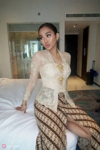 christina – photo 2