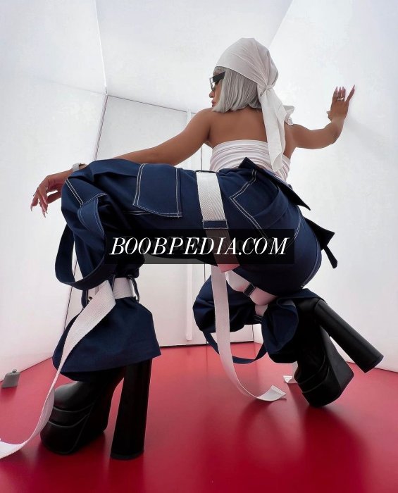 Ladyboy Mia