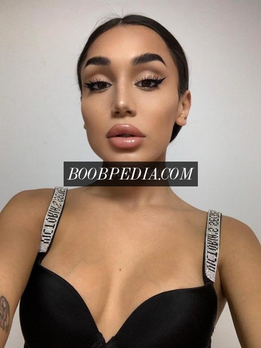 Ladyboy Leya