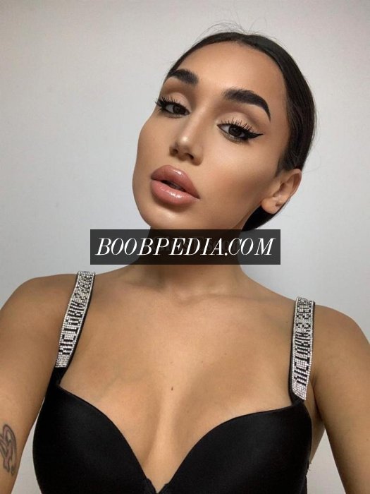 Ladyboy Leya