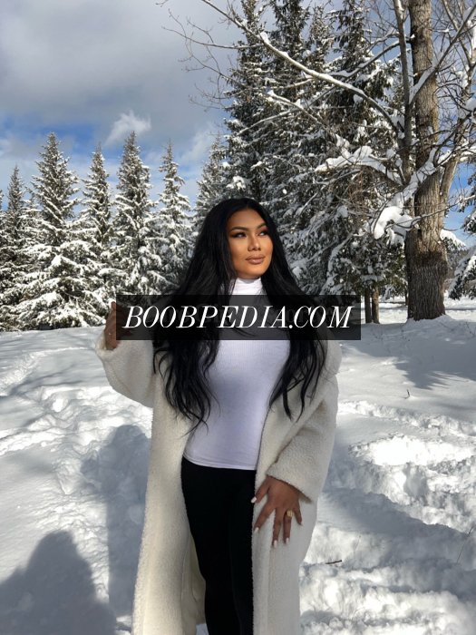 Curvy Valeria