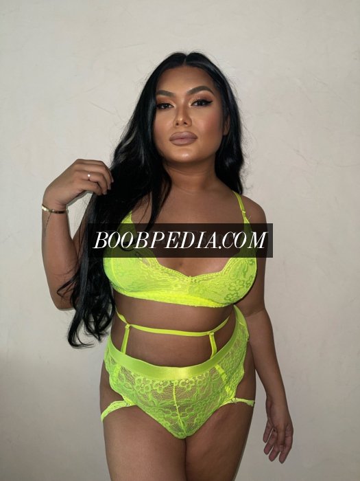 Curvy Valeria