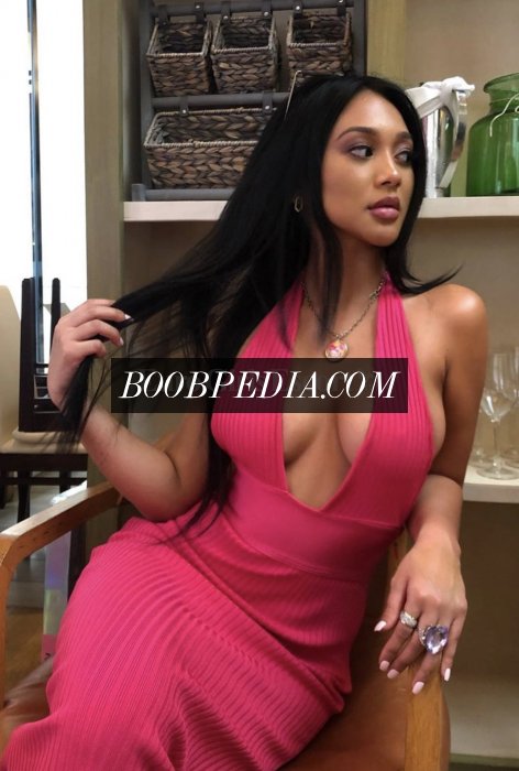 Hot babe in town