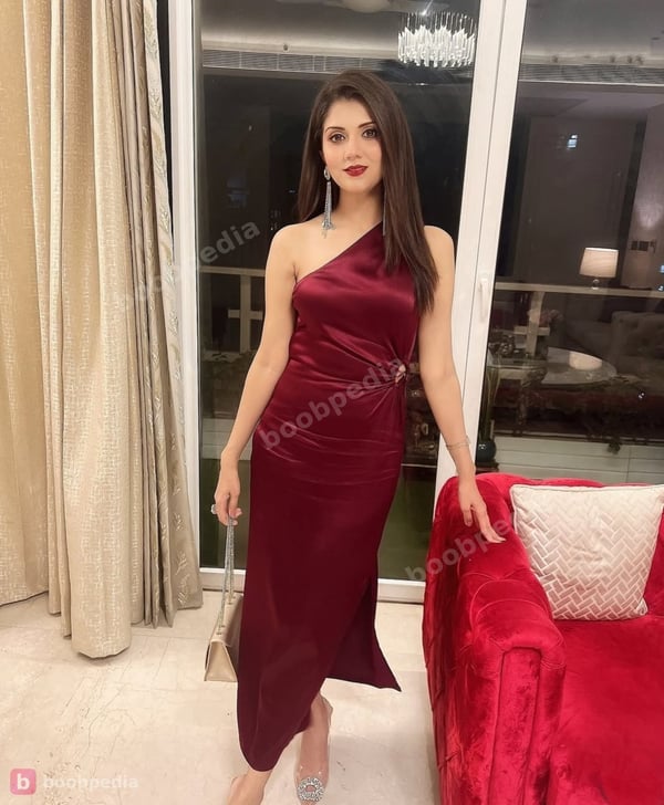 Model payel