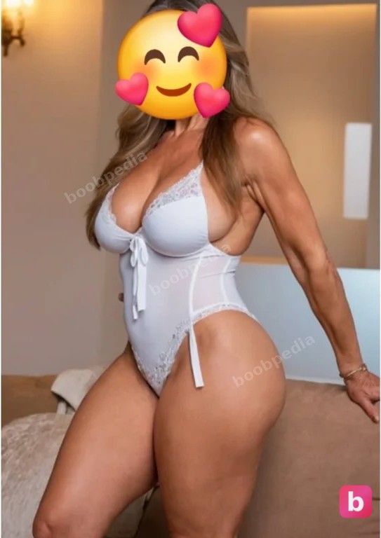 Curvy MILF