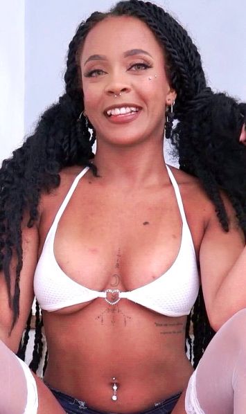 File:Luna Brunette 01.jpg