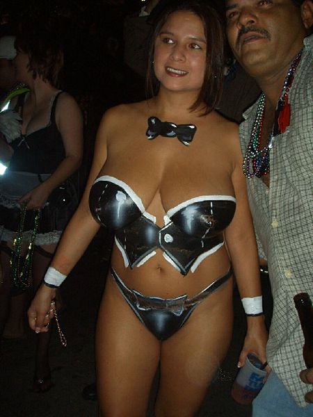 File:Brunette Lady bodypainting.jpg