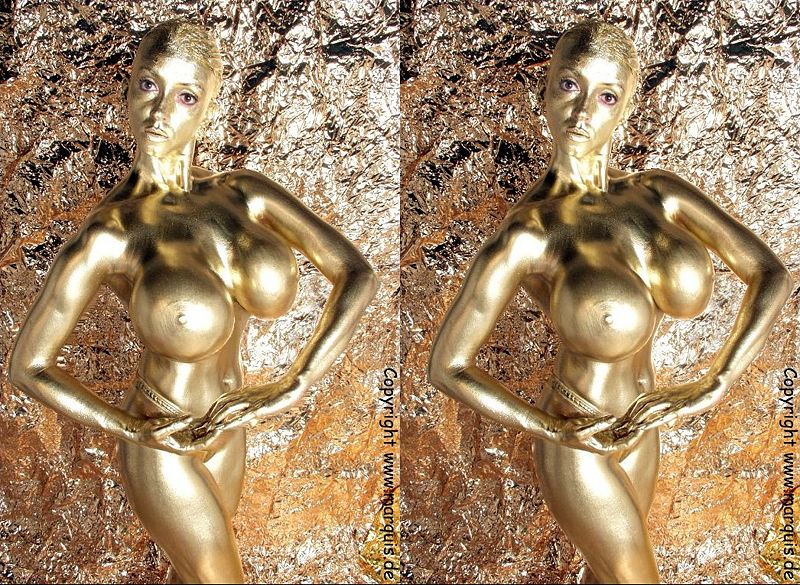File:Summer cummings gold 3d.jpg