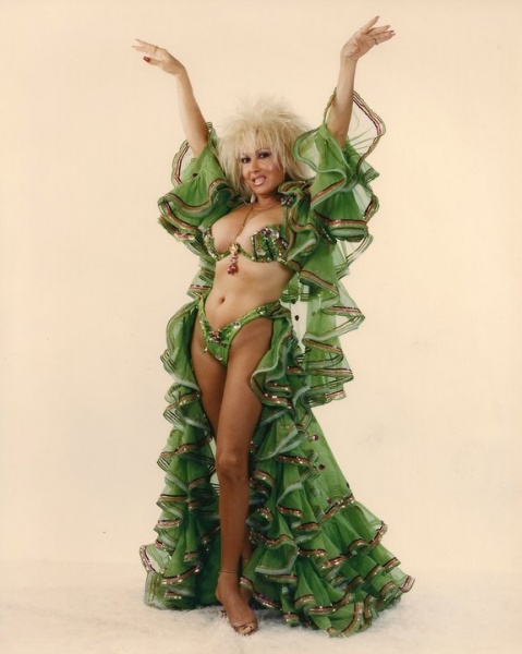 File:Gina bon bon green.jpg
