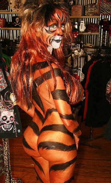 File:Full Body Painting rear.jpg