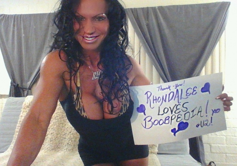 File:RhondaLee Loves Boobpedia.jpg