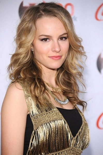 File:Bridgit Mendler.jpg