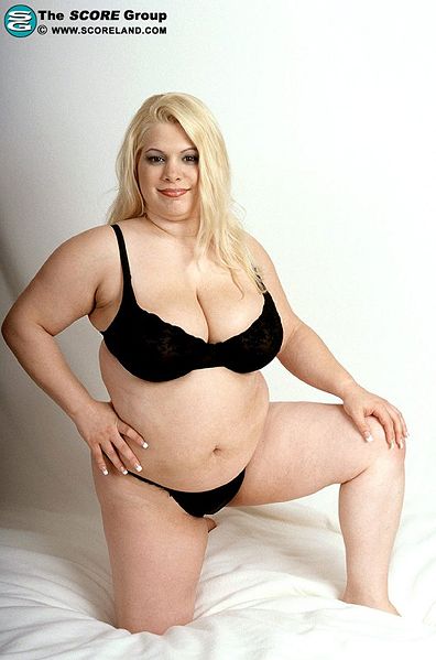 File:Cristy Cleavage2.jpg